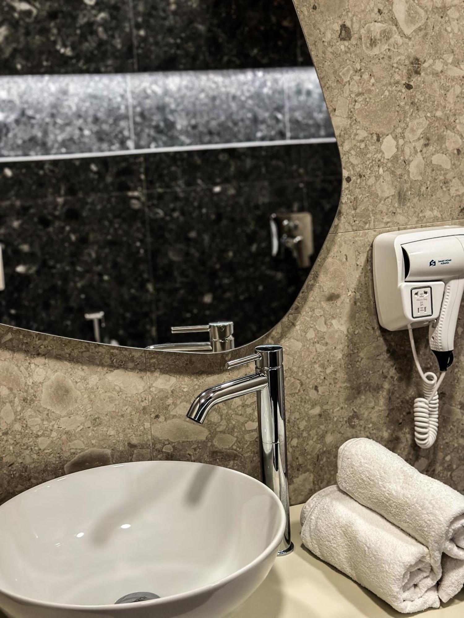Alexander Rooms & Apartments Durres Ngoại thất bức ảnh
